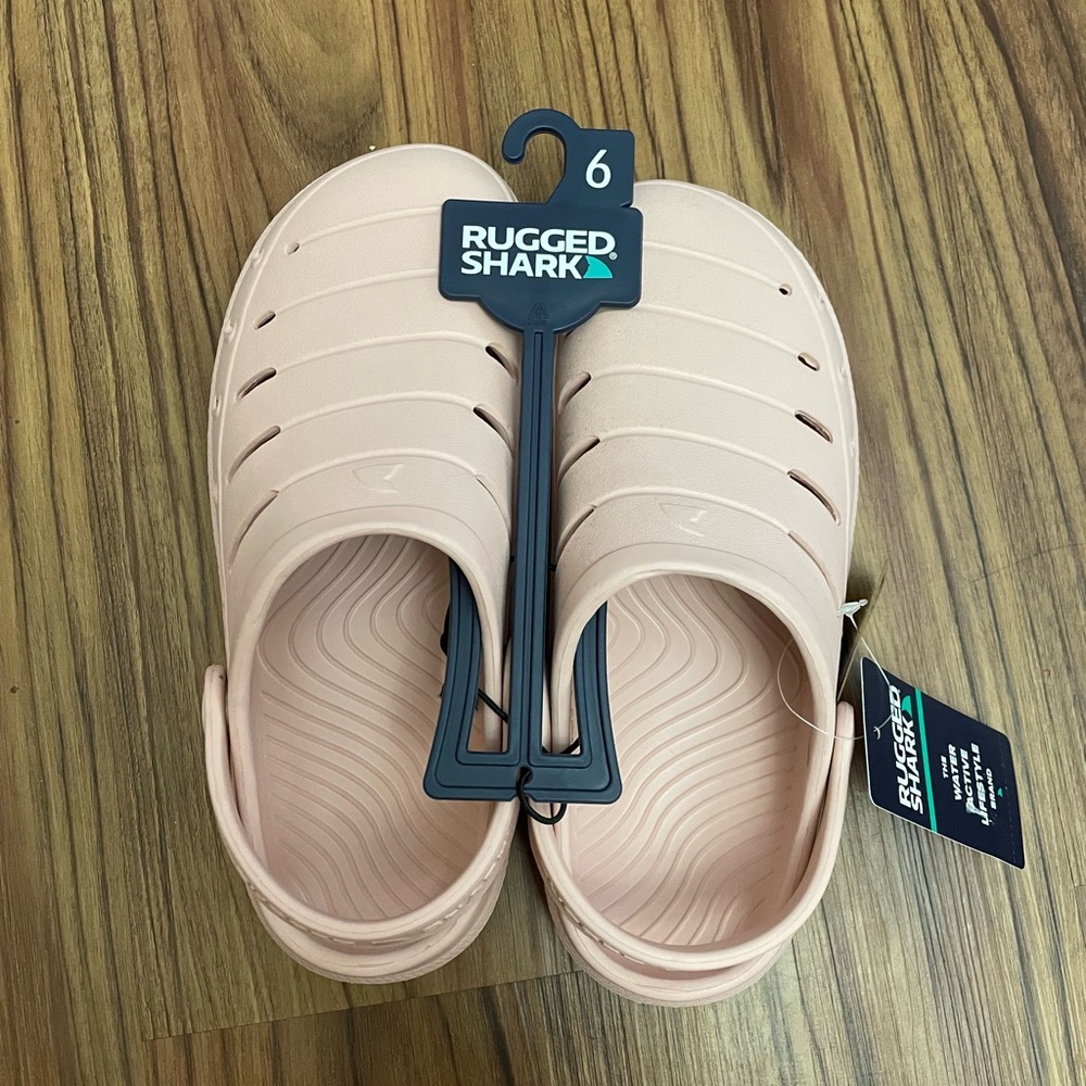 Rugged Shark Women's Sandals - Pink